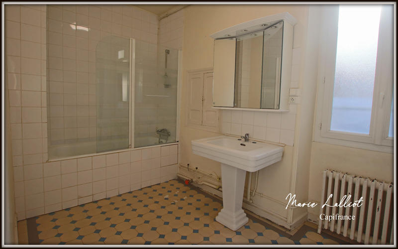 Maison - 204 m² - 9 pièces