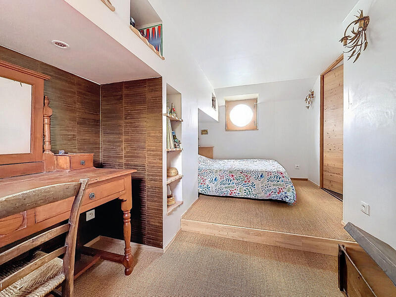 Péniche - 190 m² - 6 pièces