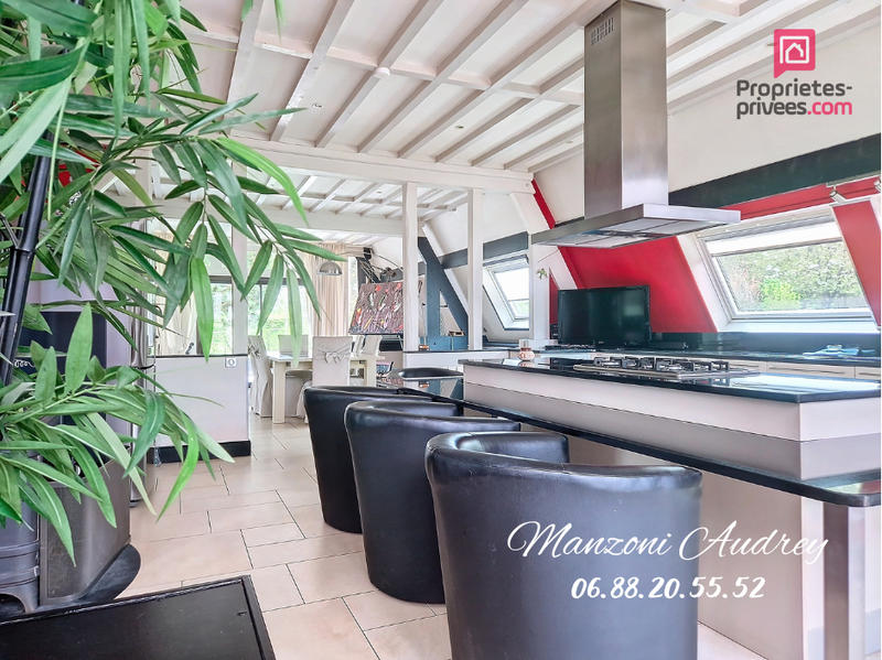 Maison - 220 m² - 7 pièces