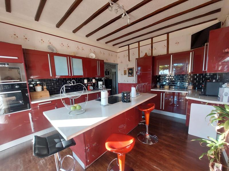 Maison - 123 m² - 8 pièces