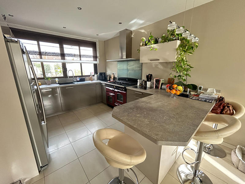 Maison - 185 m² - 6 pièces