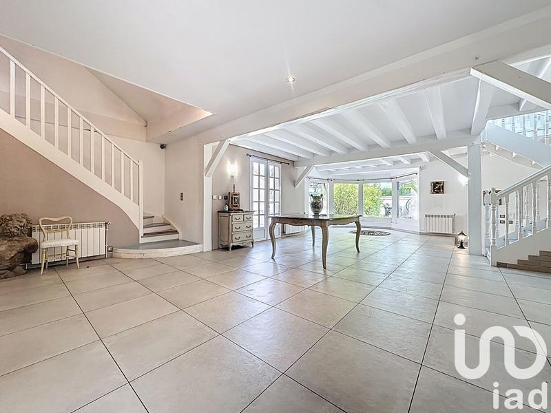 Maison - 250 m² - 8 pièces