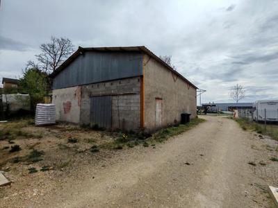 Hangar - 150 m² - 1 pièce