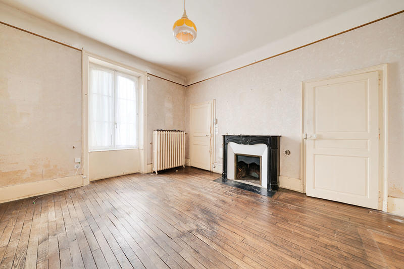 Maison - 303 m² - 11 pièces