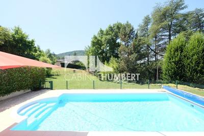 Maison - 220 m² - 7 pièces