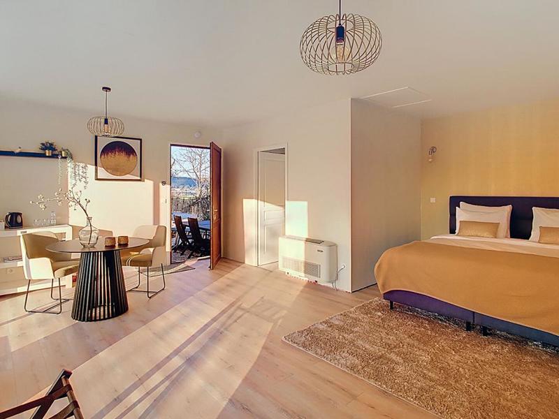 Maison - 397 m² - 14 pièces