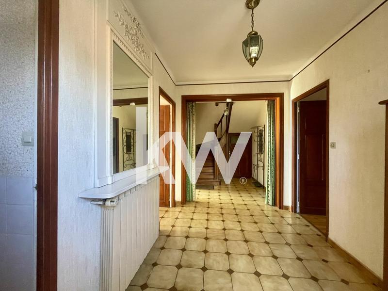 Maison - 205 m² - 7 pièces