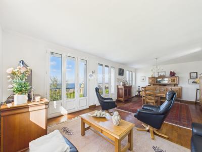 Maison - 224 m² - 9 pièces