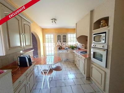 Maison traditionnelle - 131 m² - 6 pièces