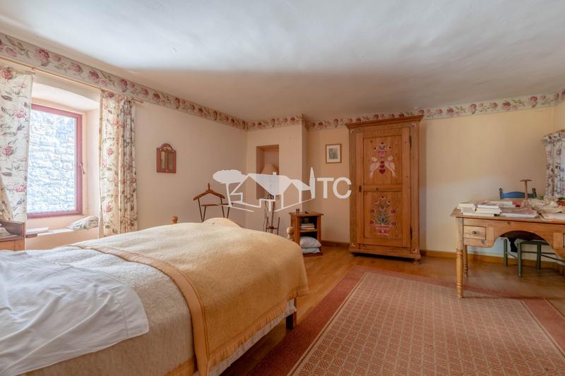 Maison - 225 m² - 9 pièces