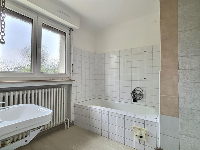 Maison - 233 m² - 9 pièces