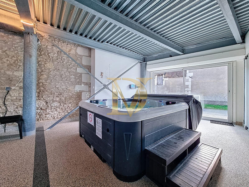 Maison ancienne - 402 m² - 11 pièces