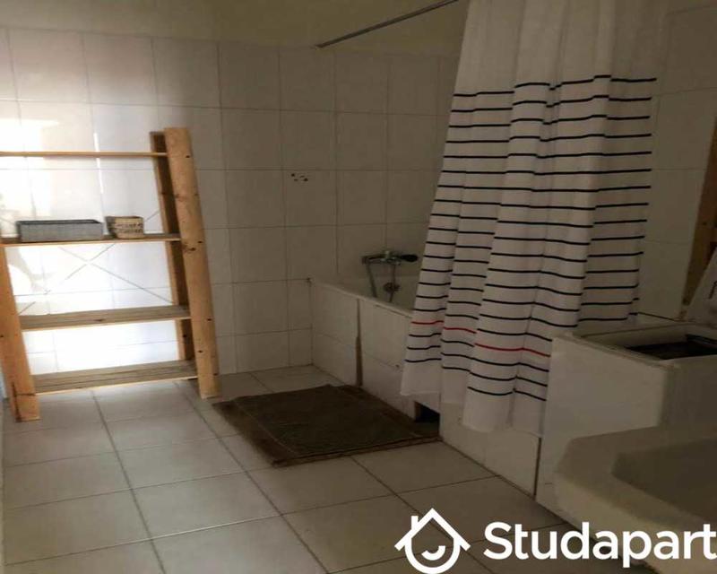 Chambre - 100 m² - 1 pièce