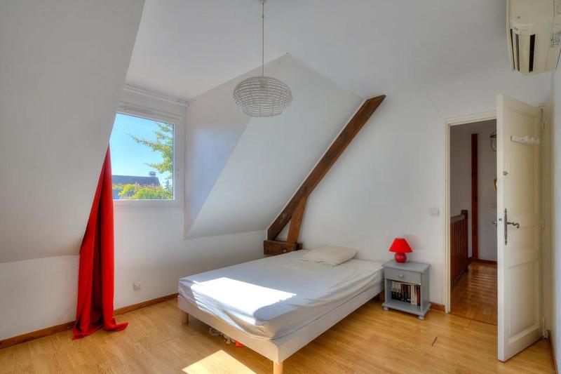 Maison - 210 m² - 8 pièces