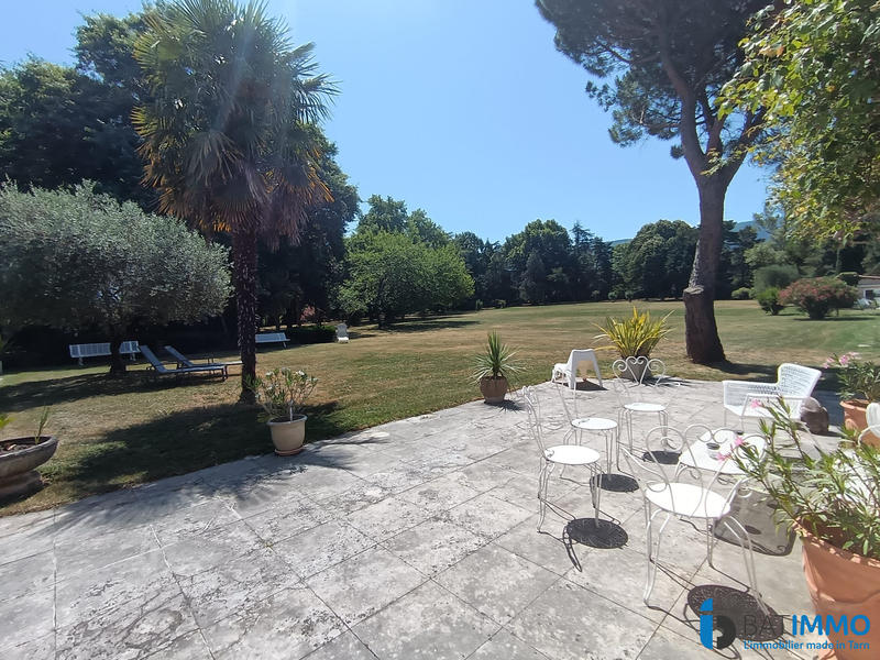 Villa - 300 m² - 10 pièces