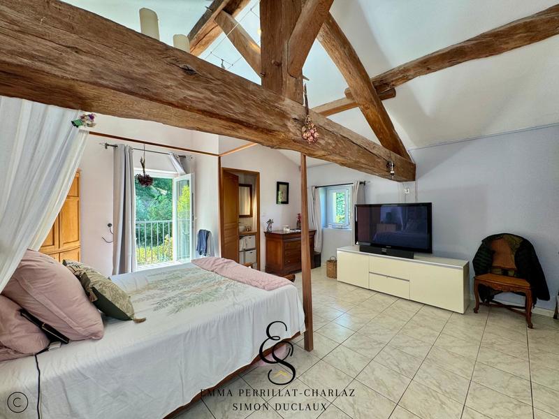 Maison - 400 m² - 16 pièces