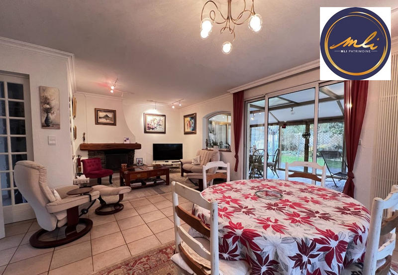 Maison traditionnelle - 175 m² - 8 pièces