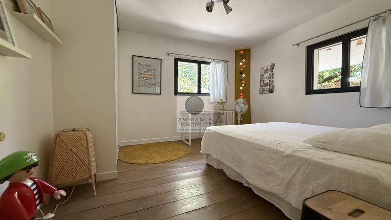 Maison - 280 m² - 10 pièces