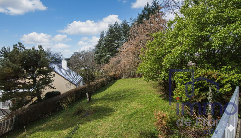 Maison - 222 m² - 8 pièces