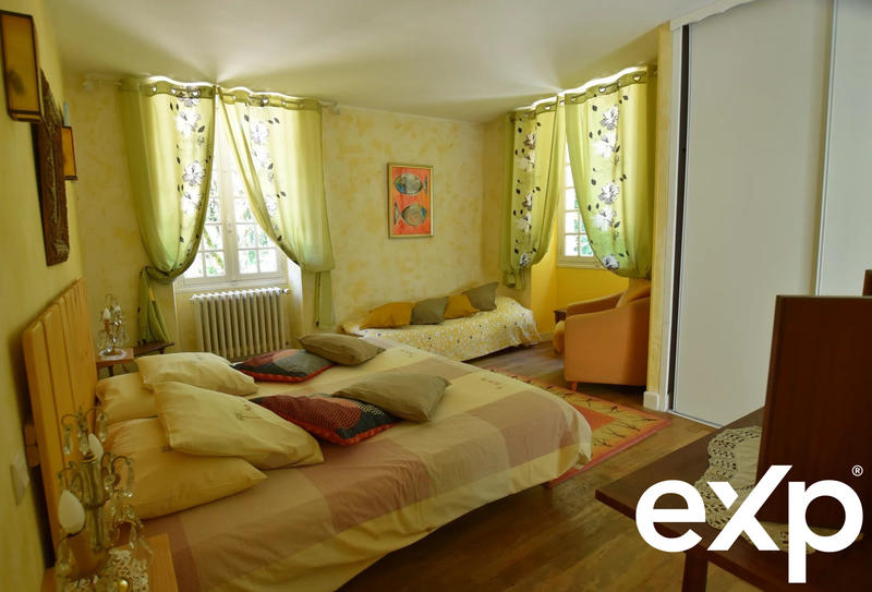 Maison - 340 m² - 10 pièces