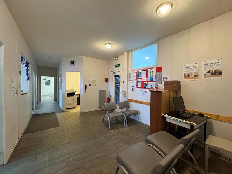 Local commercial - 470 m² - 15 pièces