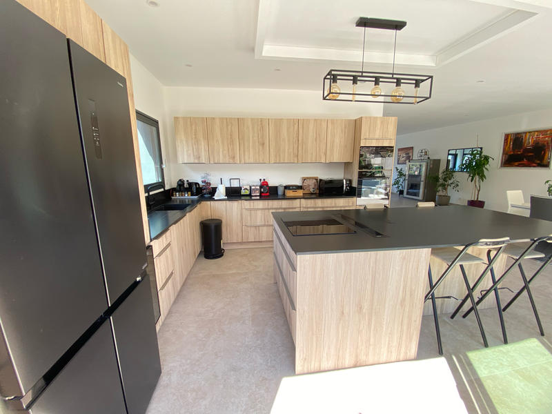 Maison - 230 m² - 5 pièces