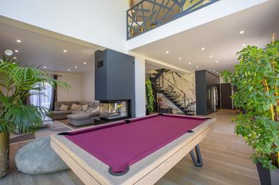 Maison - 240 m² - 7 pièces