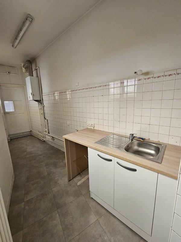 Local commercial - 83 m² - 4 pièces