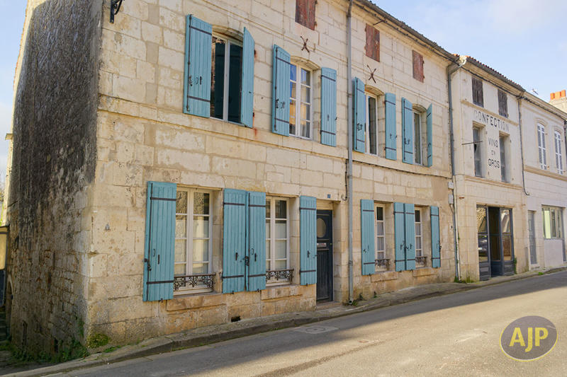 Maison - 230 m² - 7 pièces