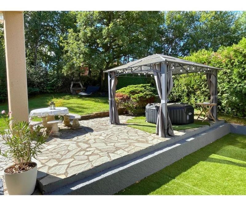 Maison - 182 m² - 10 pièces