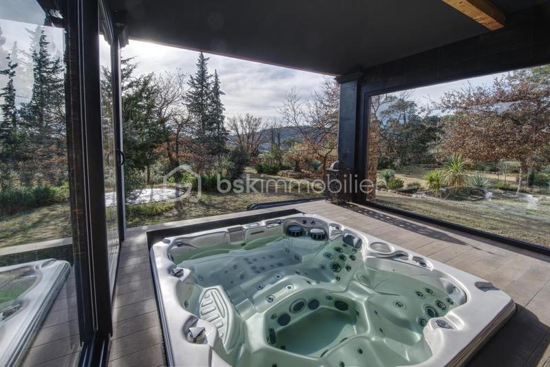 Propriété - 237 m² - 8 pièces