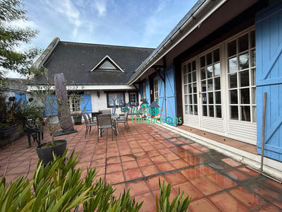 Maison - 236 m² - 7 pièces