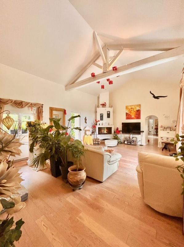 Maison - 270 m² - 8 pièces