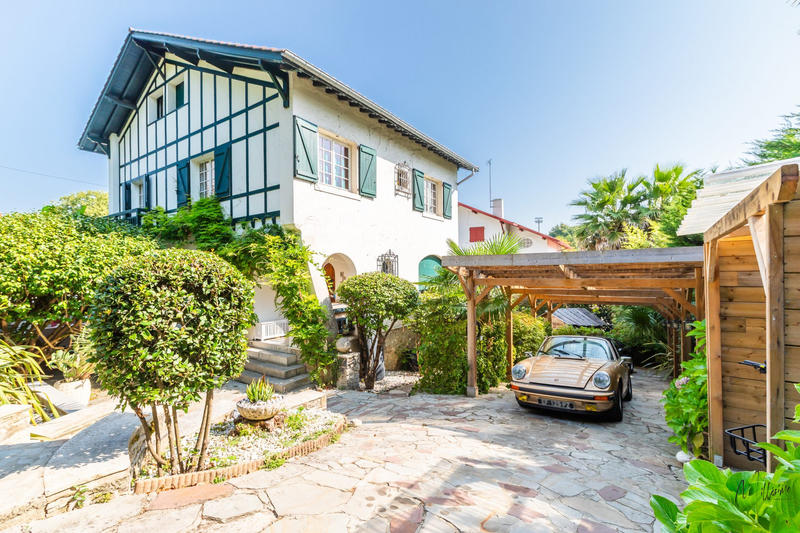 Maison - 300 m² - 10 pièces