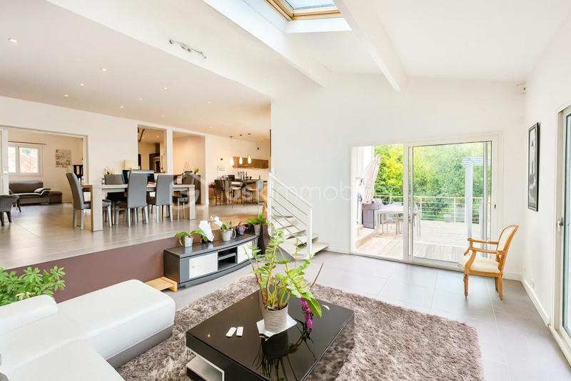 Maison - 193 m² - 8 pièces