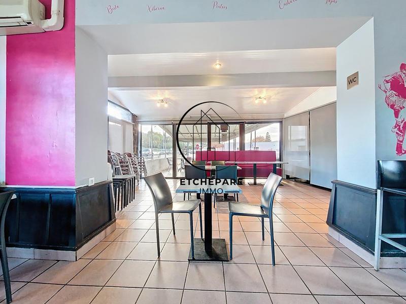 Maison - 218 m² - 7 pièces