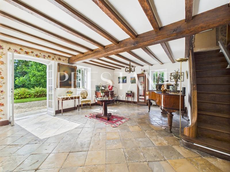 Maison - 285 m² - 7 pièces