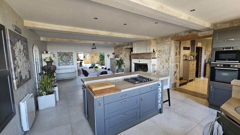 Maison - 332 m² - 6 pièces