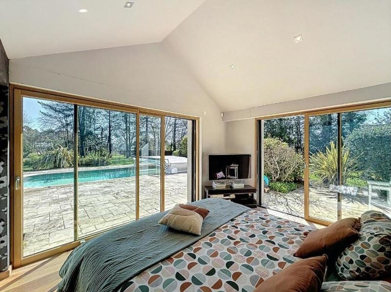 Maison - 235 m² - 7 pièces