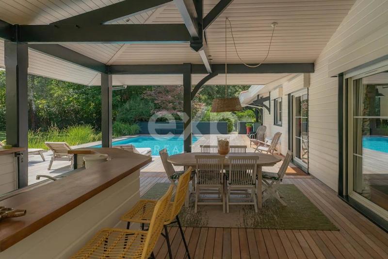 Propriété - 220 m² - 8 pièces