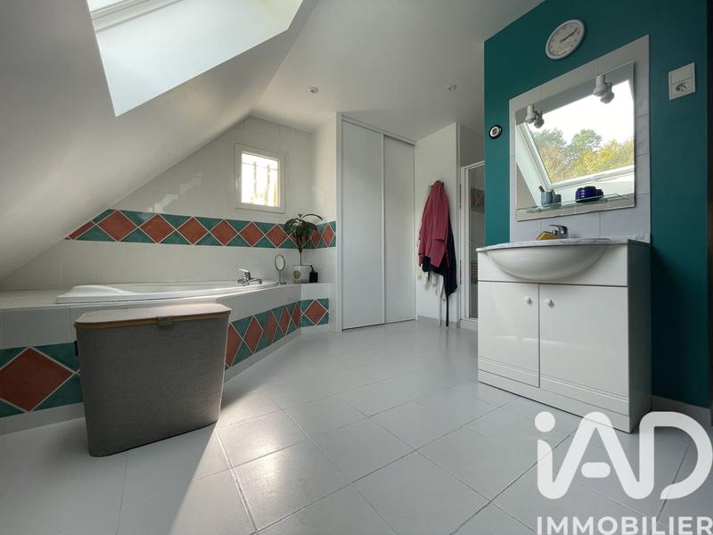 Maison - 237 m² - 7 pièces