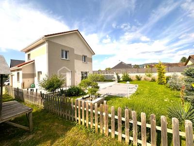 Maison - 98 m² - 4 pièces