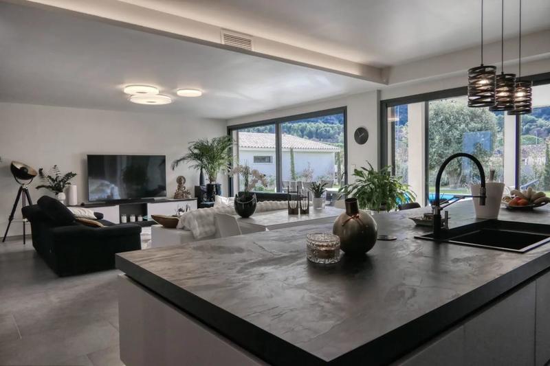 Maison - 200 m² - 7 pièces