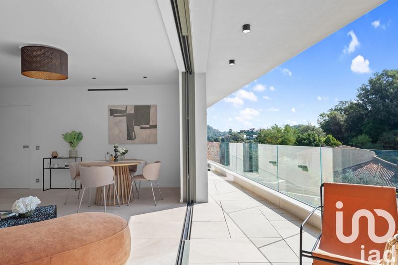 Appartement - 99 m² - 4 pièces