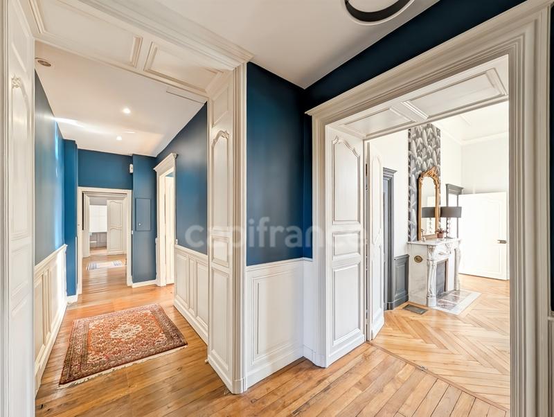 Appartement bourgeois - 161 m² - 5 pièces