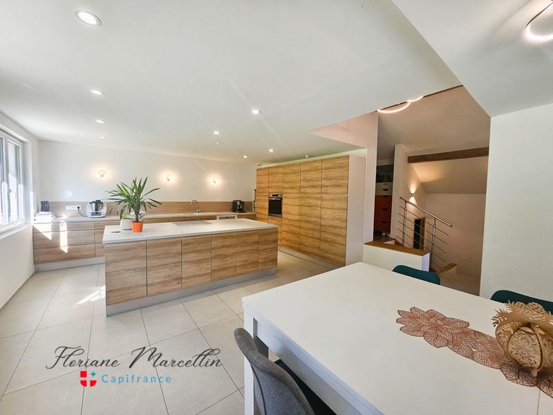 Maison - 254 m² - 5 pièces