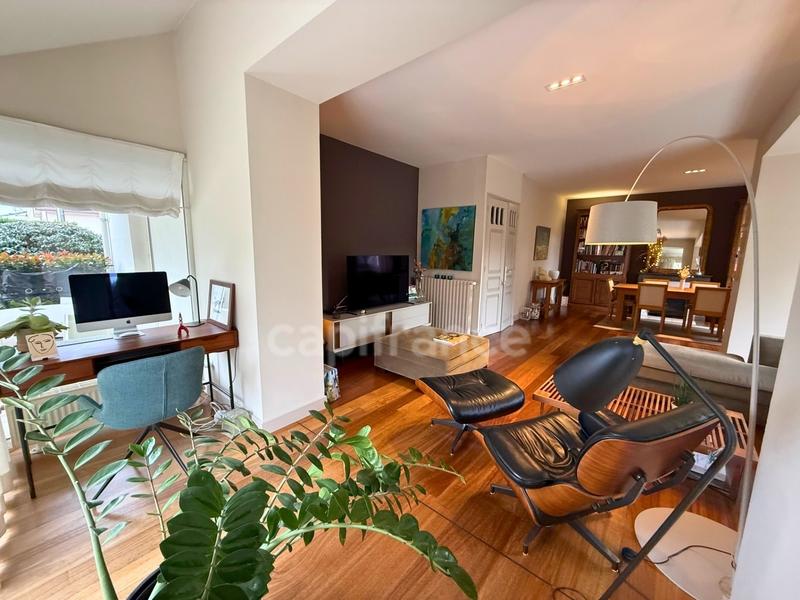 Maison - 195 m² - 9 pièces