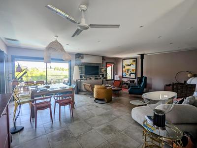 Maison - 220 m² - 6 pièces