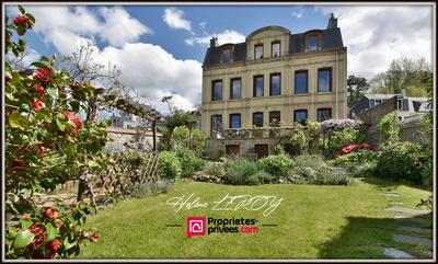 Maison - 260 m² - 12 pièces