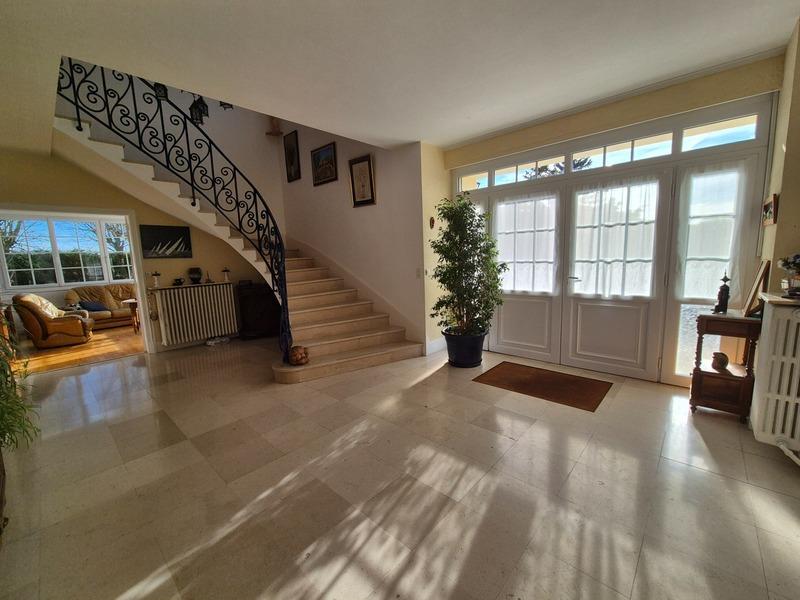 Maison - 303 m² - 11 pièces